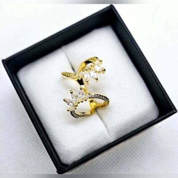 Gold Tone Gradient Sized Marquise Stones with Curved Pavé Lines NWT - Picture 2 of 8